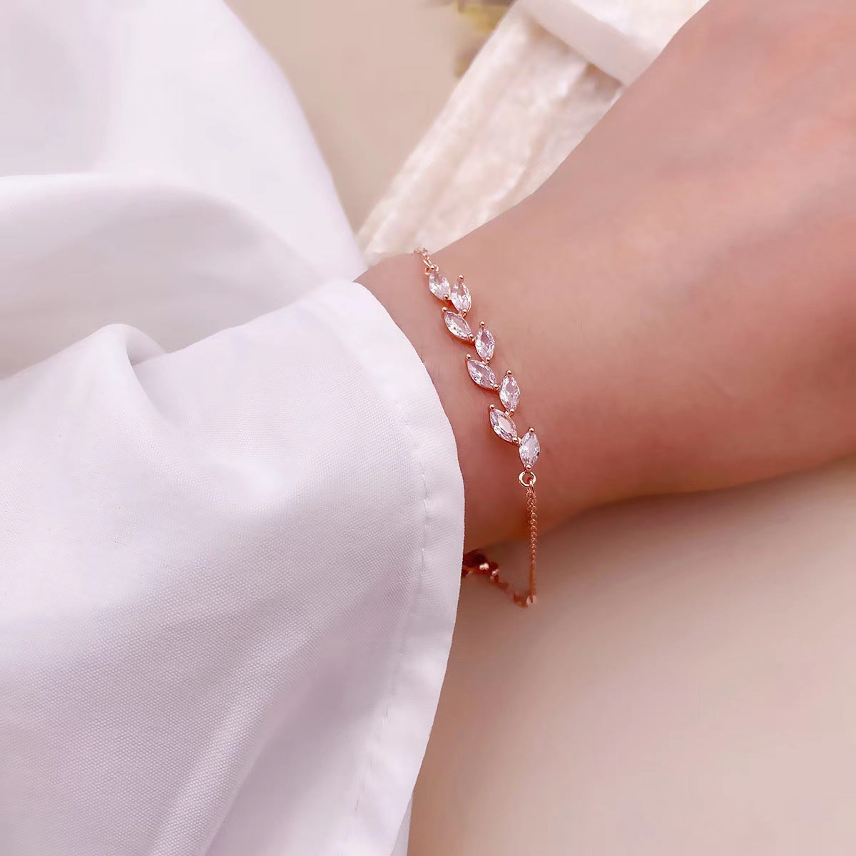 Wrist bracelet